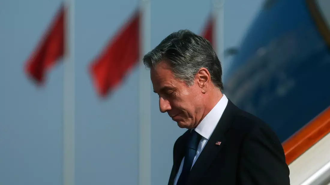 US-Außenminister Antony Blinken trifft in Peking ein. - Bild: Leah Millis/Reuters Pool via AP/dpa