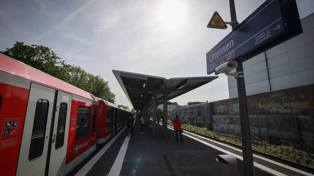 Ein neuer Bahnsteig in Hamburg-Ottensen. Bei kniffligen Entscheidunge kann Künstliche Intelligenz helfen. - Bild: Christian Charisius/dpa