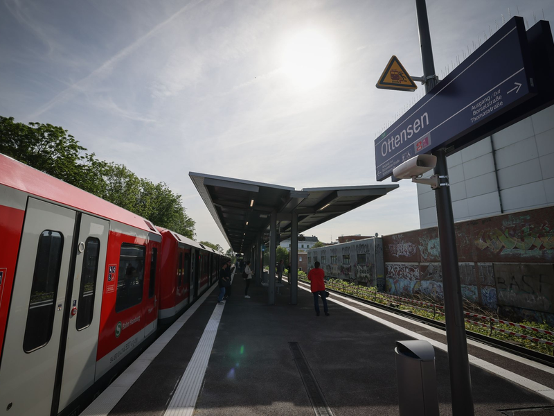 Ein neuer Bahnsteig in Hamburg-Ottensen. Bei kniffligen Entscheidunge kann Künstliche Intelligenz helfen. - Foto: Christian Charisius/dpa