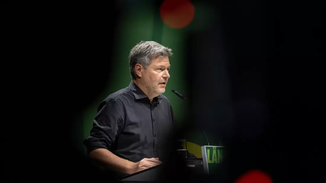 Wirtschaftsminister Robert Habeck spricht auf dem Länderrat der Grünen im hessischen Bad Vilbel. - Bild: Boris Roessler/dpa