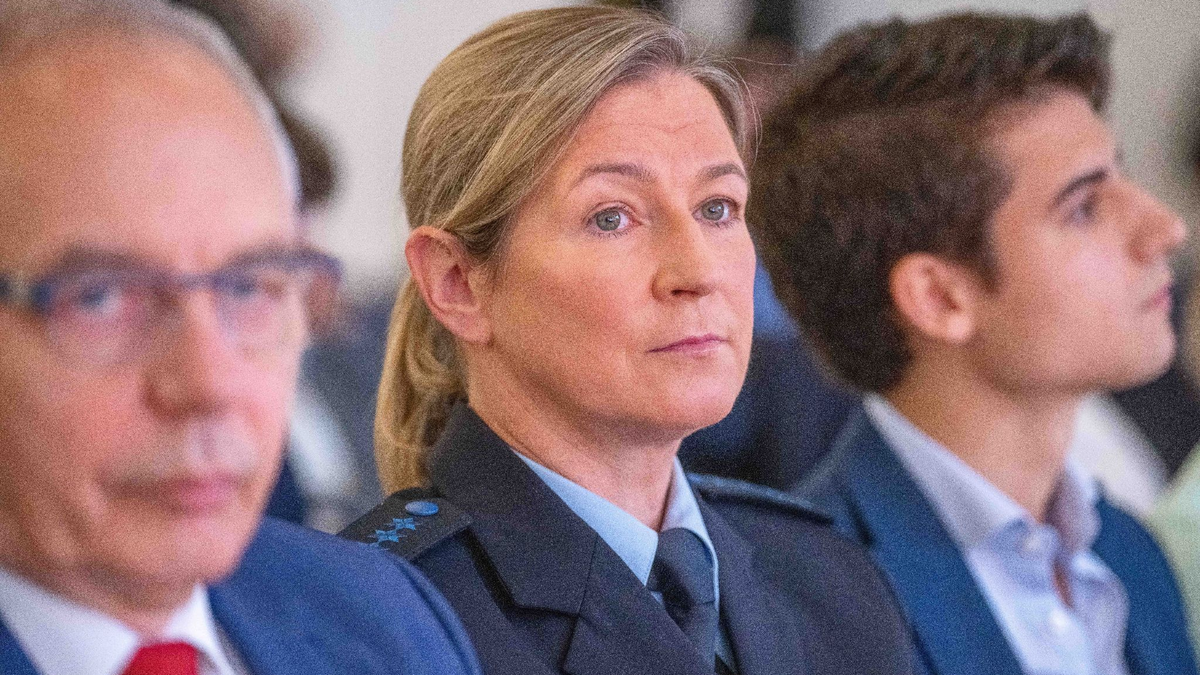 Eischnelllauf-Olympiasiegerin Claudia Pechstein in ihrer Uniform als Bundespolizistin beim CDU-Grundsatzkonvent Mitte Juni in Berlin. - Foto: Michael Kappeler/dpa