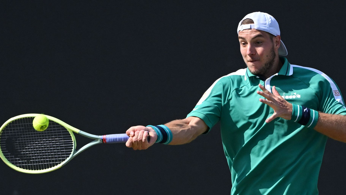 Jan-Lennard Struff mühte sich im Achtelfinale gegen Jiri Lehecka vergeblich. - Foto: Marijan Murat/dpa