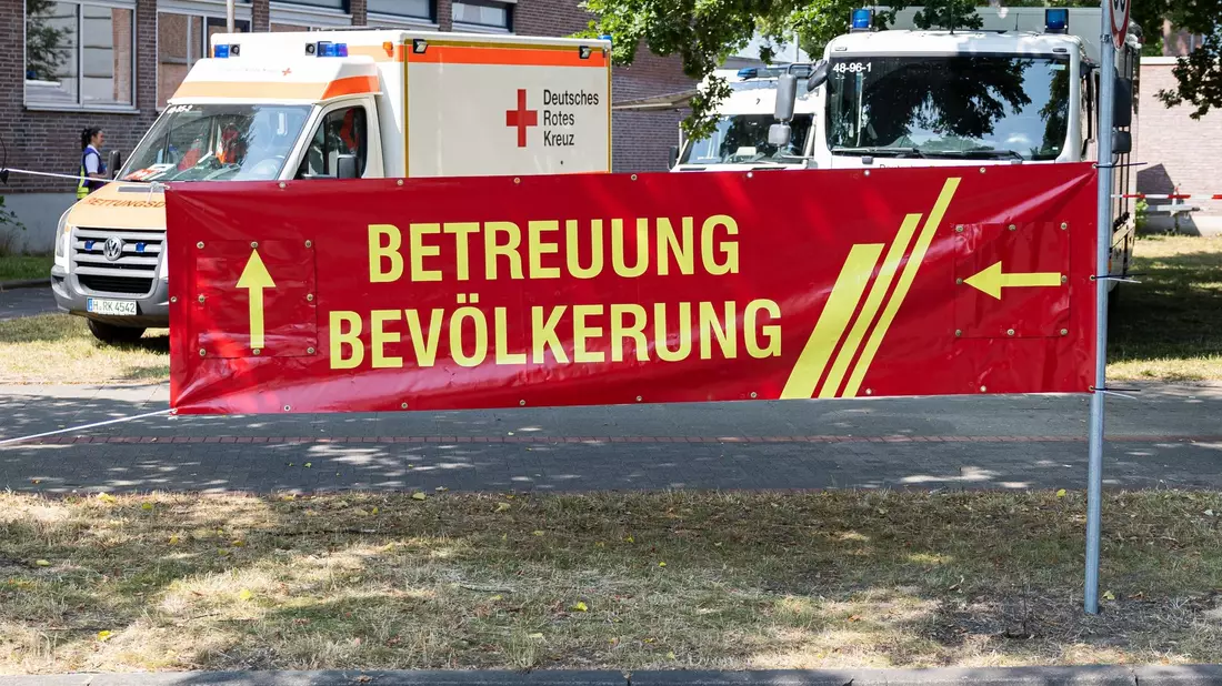 Rund 8000 Menschen mussten für die Sprengung ihre Wohnungen verlassen. - Bild: Michael Matthey/dpa