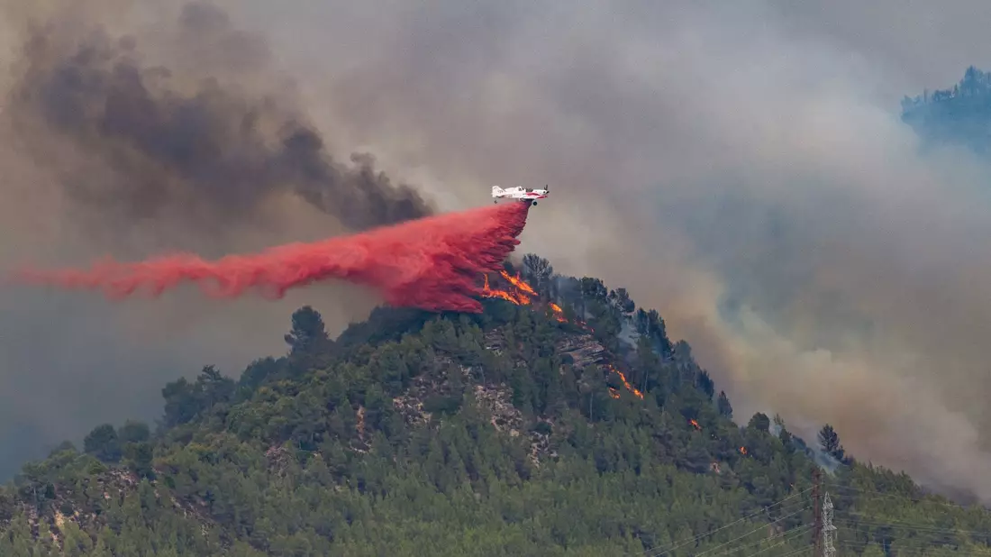Vor allem das Ende der rund zweiwöchigen Hitzewelle in Spanien mit Höchsttemperaturen von mehr als 40 Grad kam den Brandbekämpfern zugute. - Bild: Lorena Sopêna/EUROPA PRESS/dpa
