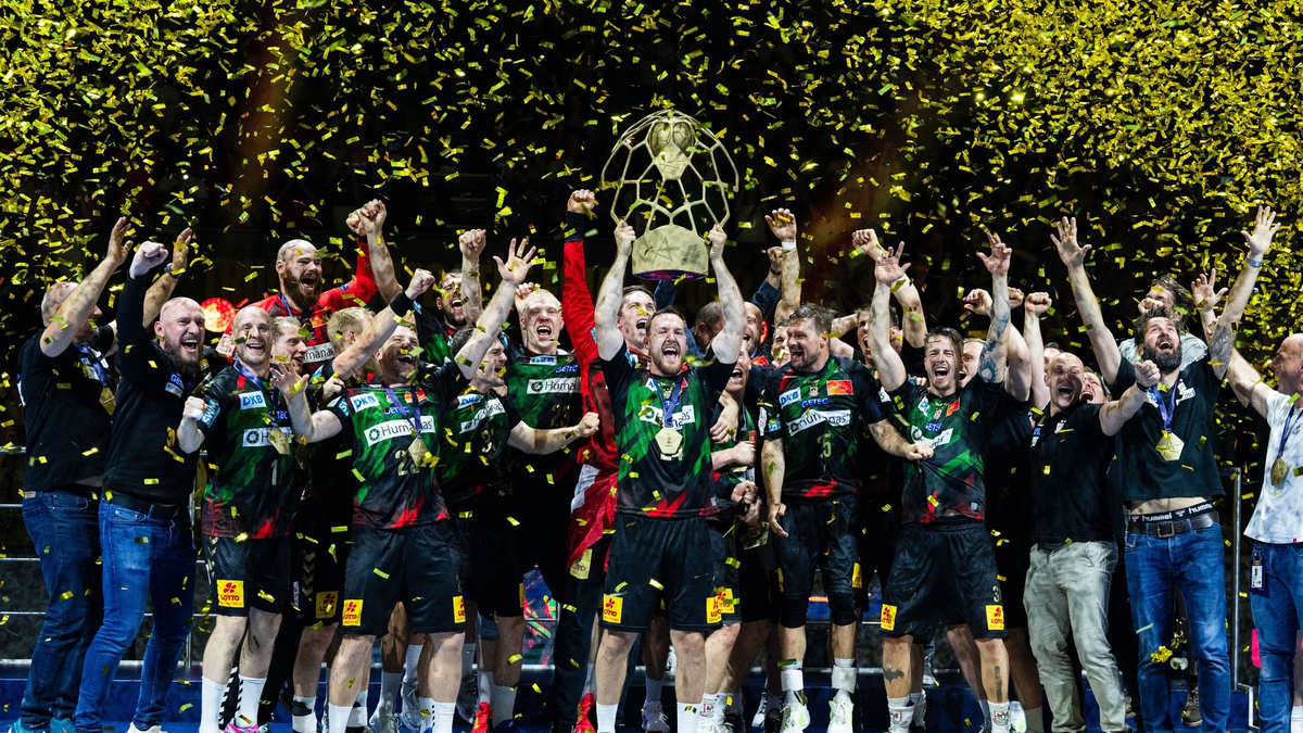 Die Spieler des SC Magdeburg feiern den Champions-League-Sieg. - Foto: Marius Becker/dpa