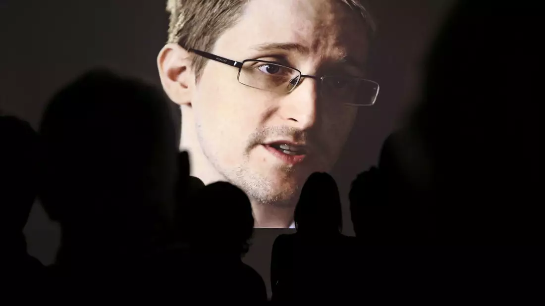 Befindet sich seit zehn Jahren unter dem Schutz Putins: Der Whistleblower Edward Snowden. - Bild: Christian Charisius/dpa