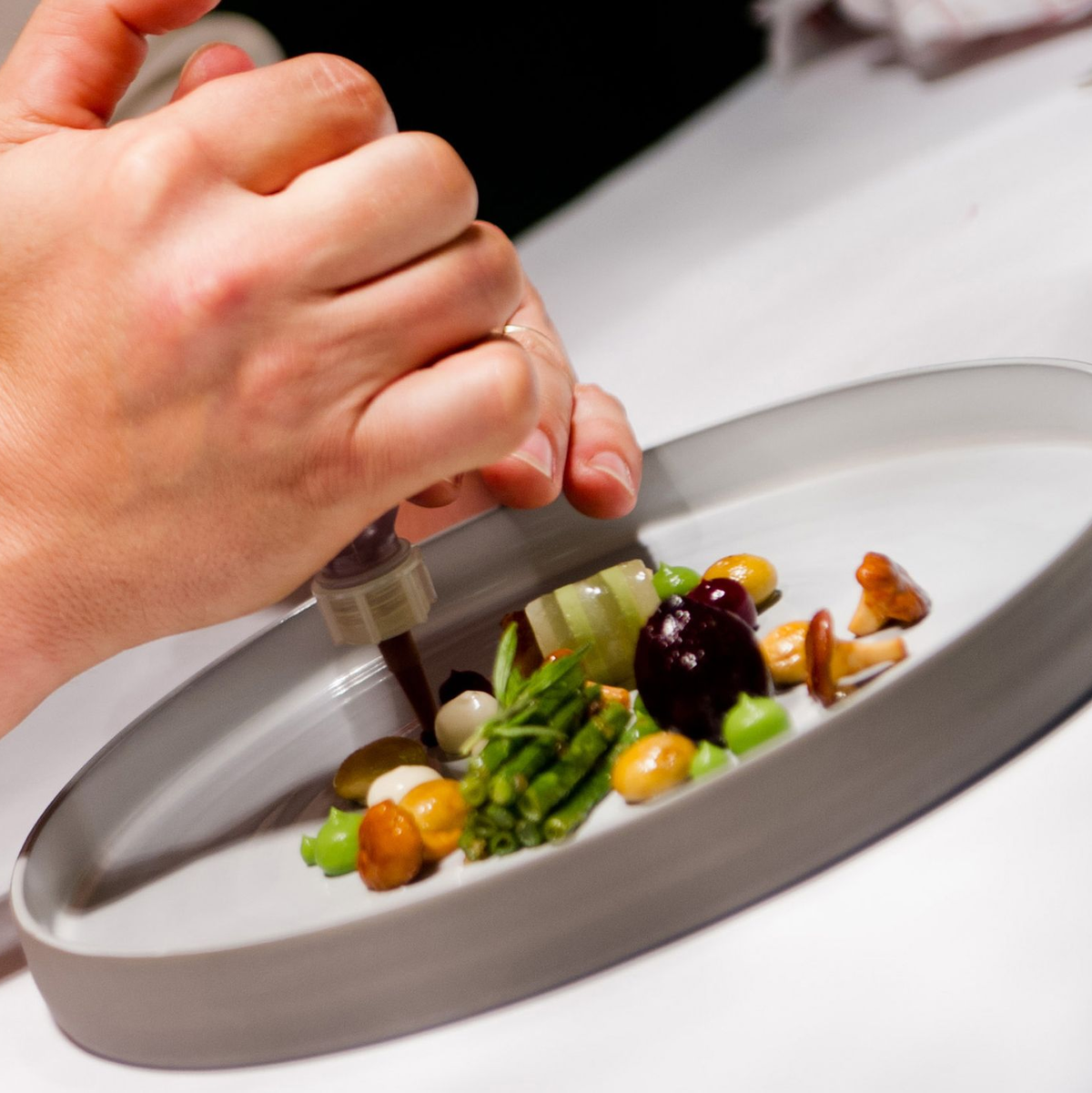 Der Restaurantführer «Gault Millau» präsentiert seine Auszeichnungen in München. - Foto: Daniel Bockwoldt/dpa