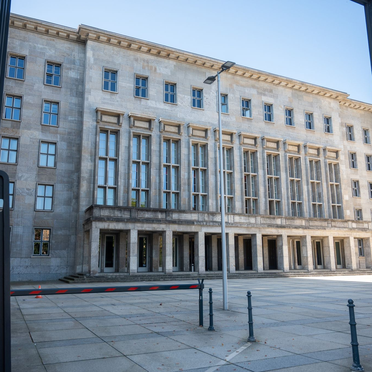 Nach dem Haushalts-Urteil des Bundesverfassungsgericht hat das Finanzministerium zahlreiche Posten im Bundeshaushalt gesperrt. - Foto: Christophe Gateau/dpa