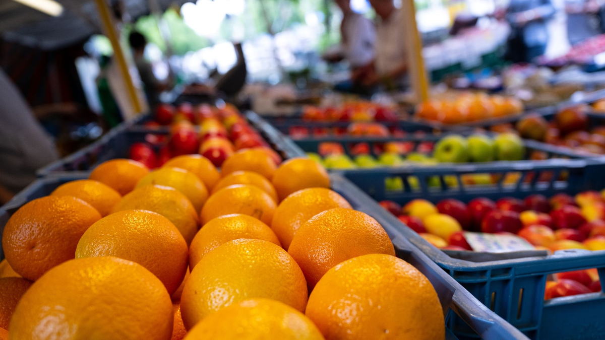 Verbraucher achten stärker auf Preisänderungen bei häufig anfallenden Einkäufen wie Lebensmitteln. - Foto: Sven Hoppe/dpa