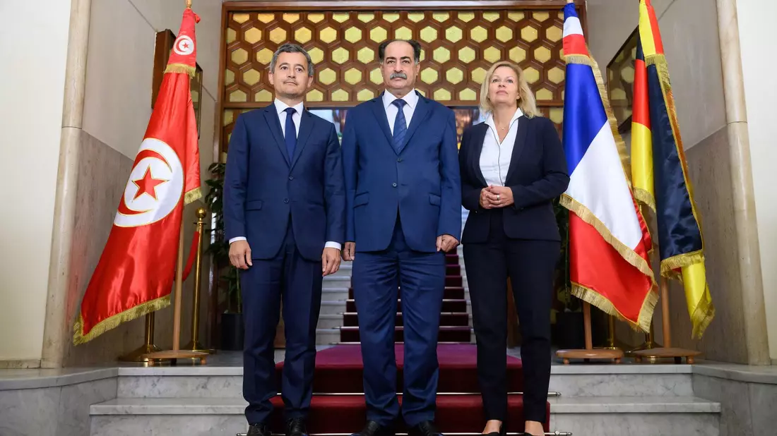 Gérald Darmanin (l-r), Kamel Fekih und Nancy Faeser in Tunis. - Bild: Bernd von Jutrczenka/dpa
