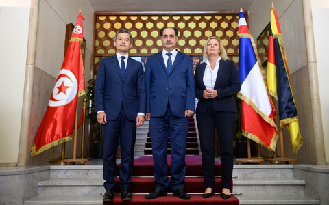 Gérald Darmanin (l-r), Kamel Fekih und Nancy Faeser in Tunis. - Foto: Bernd von Jutrczenka/dpa