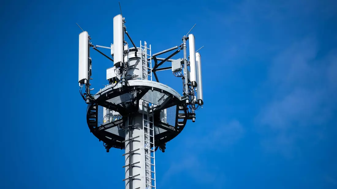 1&1 hat 2019 zum ersten Mal eigene Mobilfunk-Frequenzen ersteigert. Bisher nutzt die Firma Netze anderer Betreiber, um Handyverträge zu verkaufen. - Bild: Jens Büttner/dpa-Zentralbild/dpa