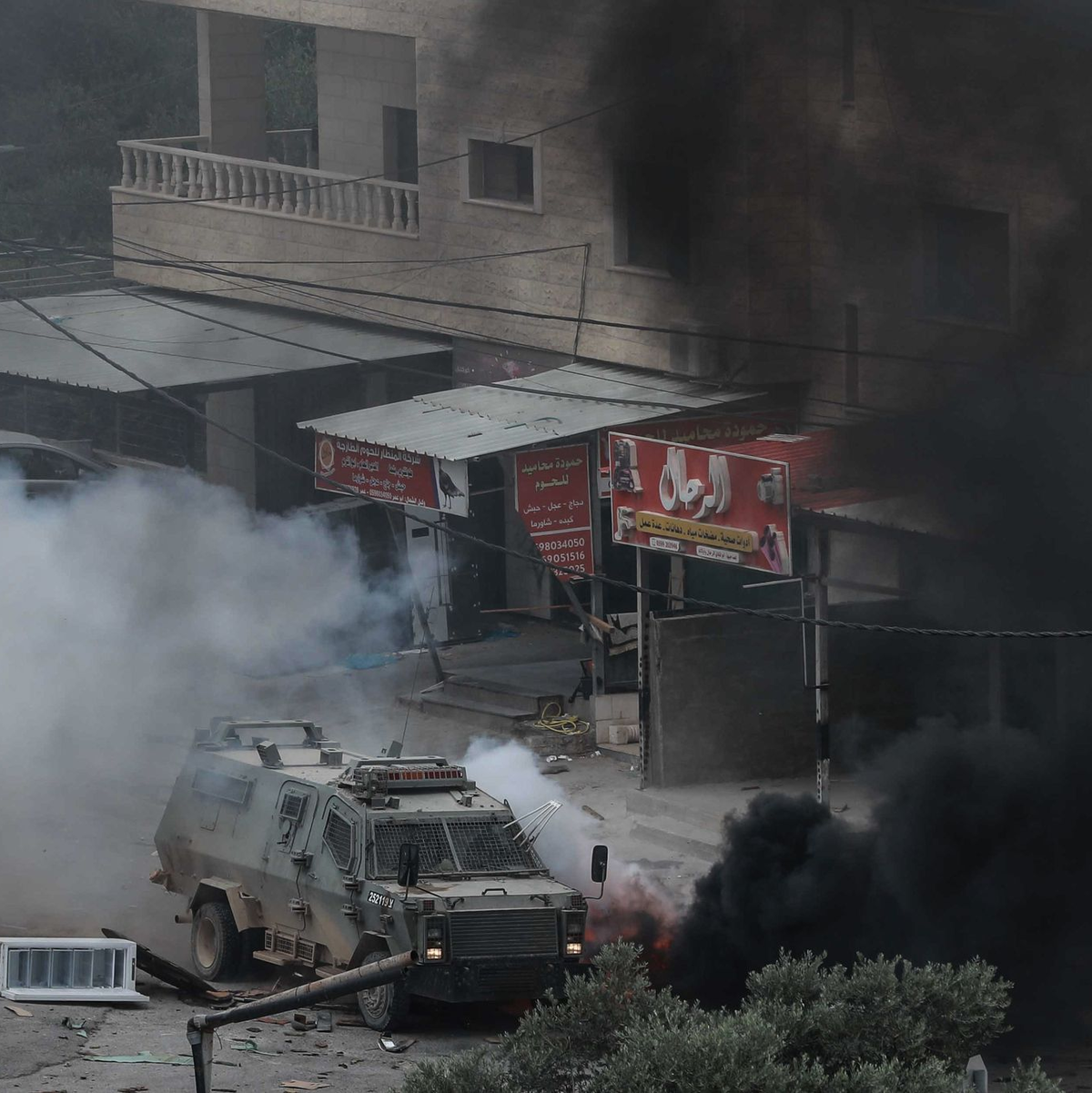 Ein Militärfahrzeug in Dschenin. - Foto: Ayman Nobani/dpa