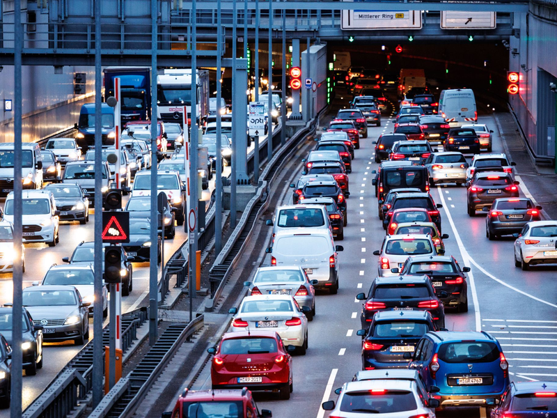 Die Ampel-Fraktionen einigen sich auf wichtige Verkehrsreformen. - Foto: Matthias Balk/dpa