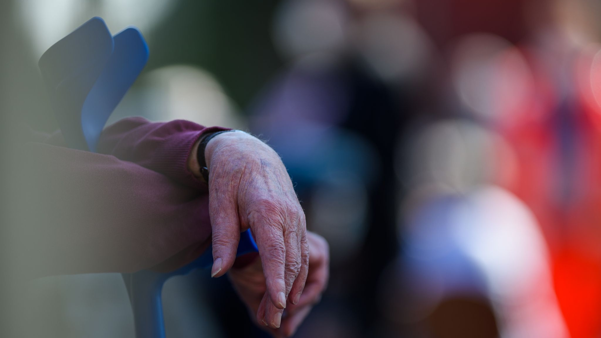 Einsamkeit oder soziale Isolation erhöhen das Risiko, an bestimmten Erkrankungen zu sterben. - Foto: Klaus-Dietmar Gabbert/dpa-Zentralbild/dpa