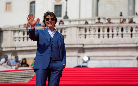 Roter Teppich, Spanische Treppe und Tom Cruise. - Foto: Alessandra Tarantino/AP/dpa