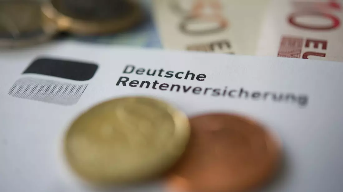 Die durchschnittliche Rente liegt heute gegenüber dem Jahr 2010 um fast 500 Euro höher. - Bild: Marijan Murat/dpa