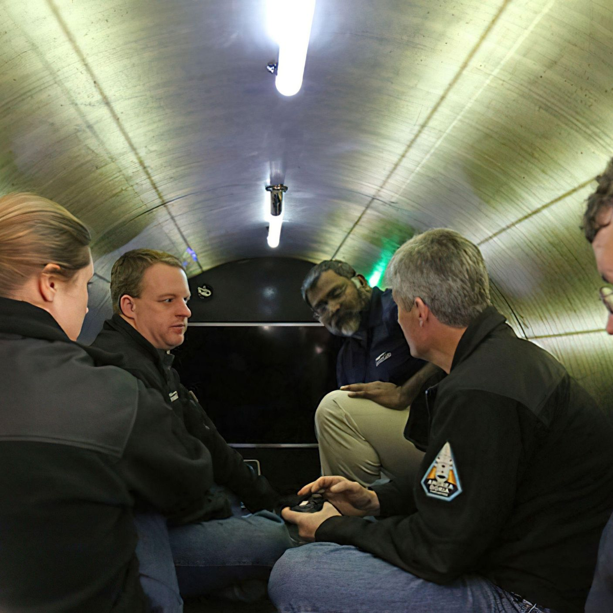 Der Innenraum des vermissten Tauchboots «Titan» von OceanGate Expeditions mit Passagieren einer früheren Tour (Archivbild). - Foto: American Photo Archive/Alamy/PA Media/dpa/Archiv