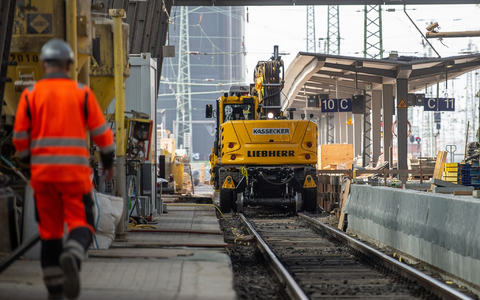 Bis 2030 soll die Schienen-Infrastruktur in einen besseren Zustand gebracht werden. - Foto: Silas Stein/dpa