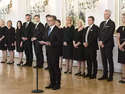 Präsident Sauli Niinistö und die scheidende Ministerpräsidentin Sanna Marin. - Foto: Jussi Nukari/Lehtikuva/dpa