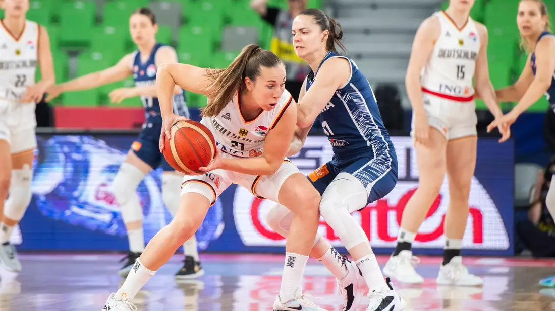 Die deutschen Basketballerinnen besiegten die Slowakei mit 79:69. - Bild: Martin Baumann/TASR/dpa