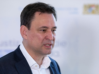 Georg Eisenreich (CSU), Justizminister von Bayern, war über das Verfahren gegen die Letzte Generation informiert. - Foto: Sven Hoppe/dpa