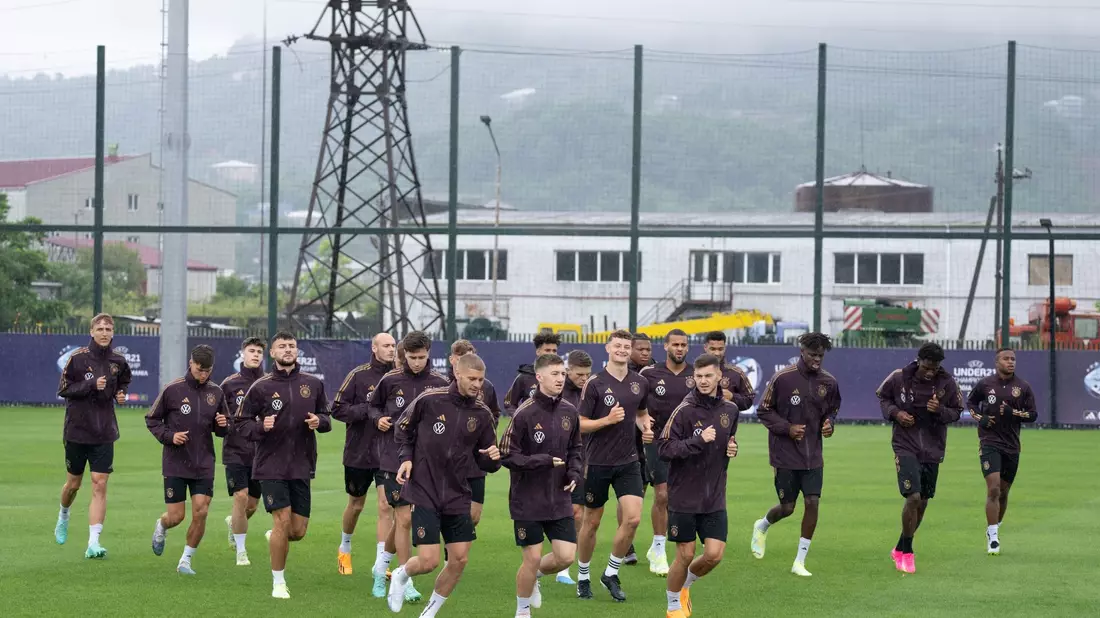 Das U21-Team beim Training. - Bild: Sebastian Kahnert/dpa