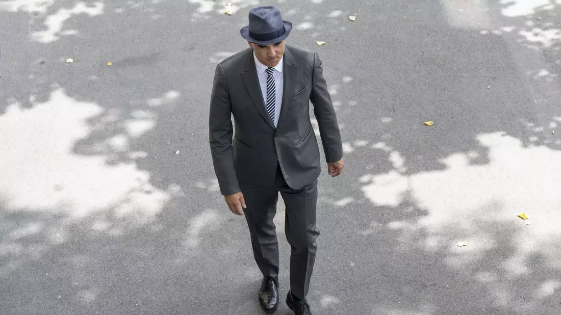 Bundespräsident Alain Berset auf dem Weg zur Konferenz, bei der er seinen Rücktritt erklärt. - Bild: Marcel Bieri/KEYSTONE/dpa