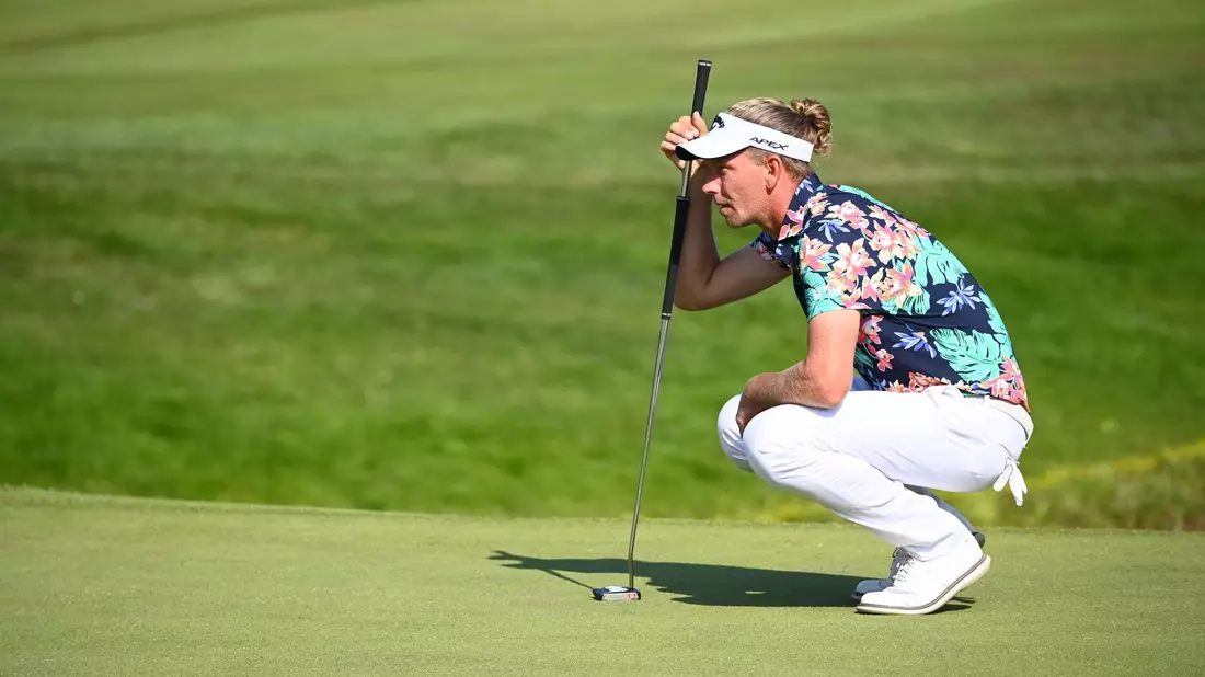 Blickt in eine ungewisse Zukunft: Golfer Marcel Siem. - Bild: Jonas Walzberg/dpa/Archivbild
