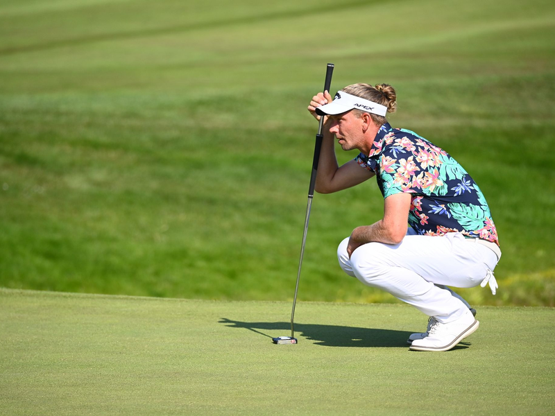 Blickt in eine ungewisse Zukunft: Golfer Marcel Siem. - Foto: Jonas Walzberg/dpa/Archivbild