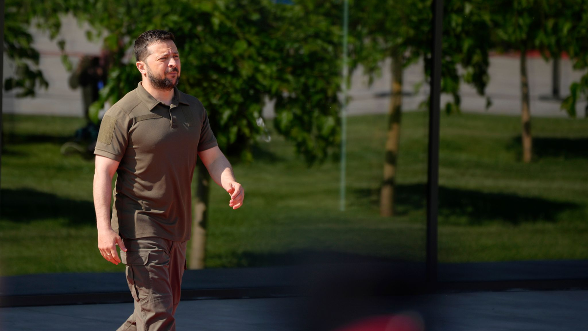 Wolodymyr Selenskyj: Russische Minenfelder erschweren das Vorankommen der ukrainischen Truppen. - Foto: Andreea Alexandru/AP/dpa