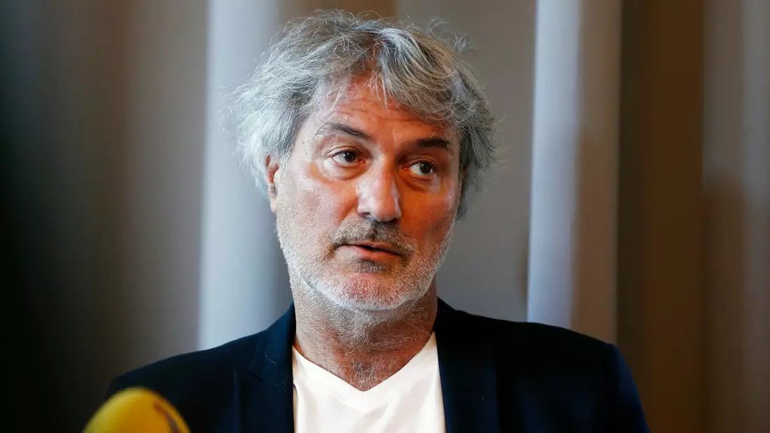 Dr. Paolo Macchiarini, Chirurg aus Italien, spricht während einer Pressekonferenz. Ein Berufungsgericht in Stockholm verurteilte den früheren Chirurgen zu einer Gefängnisstrafe. - Bild: Magnus Andersson/TT News Agency/AP/dpa