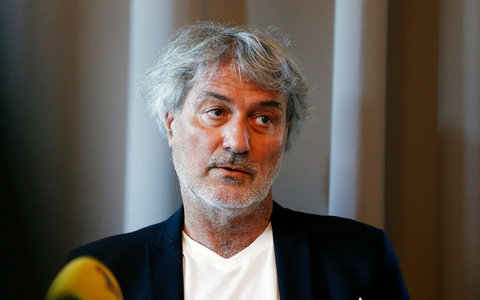 Dr. Paolo Macchiarini, Chirurg aus Italien, spricht während einer Pressekonferenz. Ein Berufungsgericht in Stockholm verurteilte den früheren Chirurgen zu einer Gefängnisstrafe. - Foto: Magnus Andersson/TT News Agency/AP/dpa