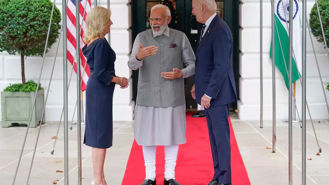 US-Präsident Joe Biden und First Lady Jill Biden begrüßen Indiens Premierminister Narendra Modi zu einem privaten Abendessen im Weißen Haus. - Bild: Evan Vucci/AP
