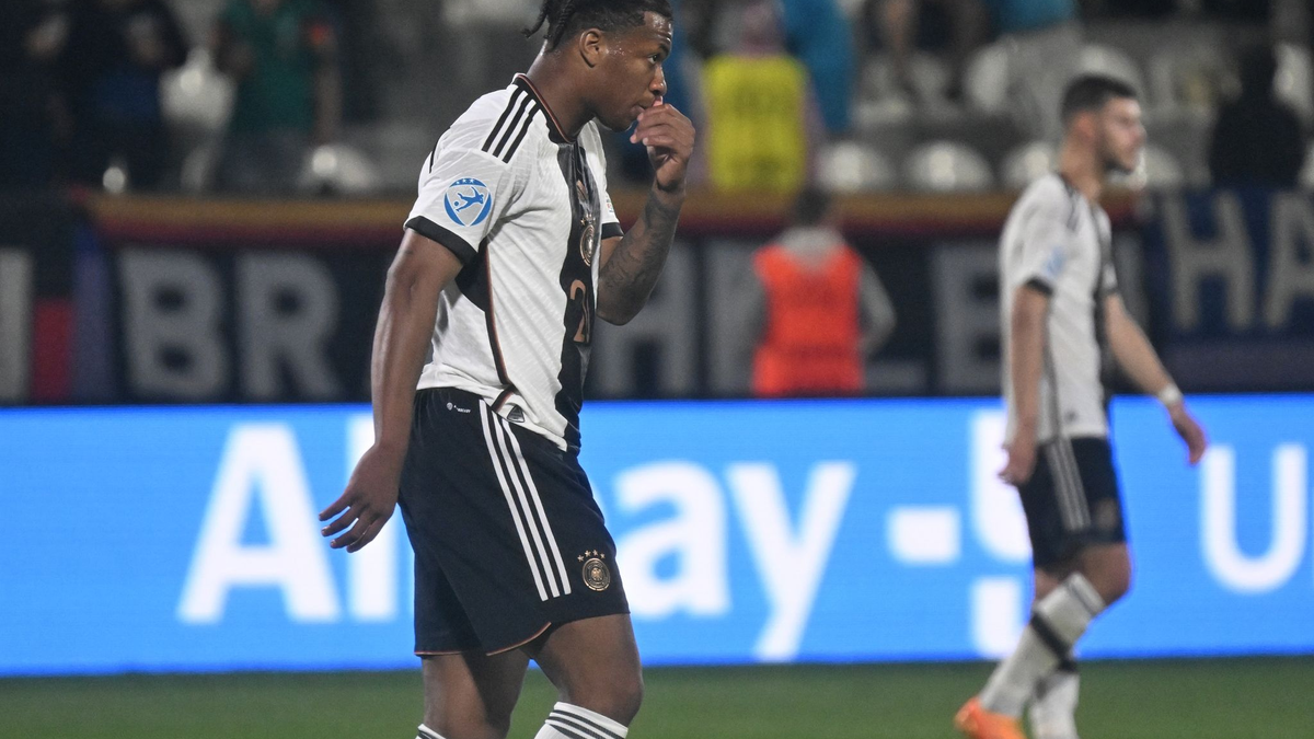 Jessic Ngankam verschoss nach Youssoufa Moukoko den zweiten Strafstoß der deutschen Auswahl. - Foto: Sebastian Kahnert/dpa