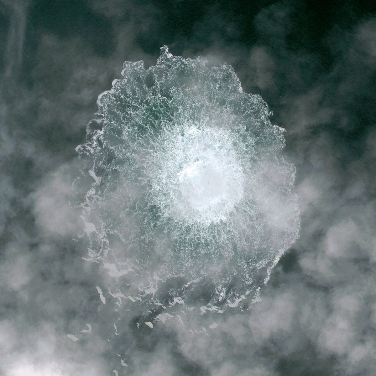 Blick auf das Nord-Stream-1-Gasleck in der Ostsee am 29. September 2022. - Foto: -/ESA/dpa