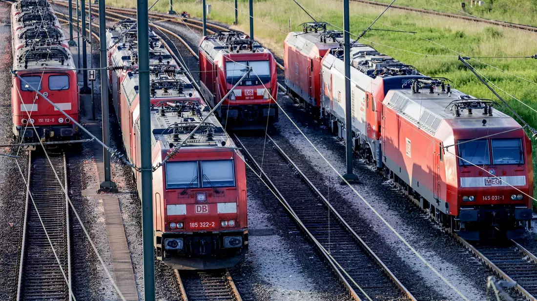 Die Tarifverhandlungen zwischen der EVG und der Bahn sind gescheitert. - Bild: Axel Heimken/dpa