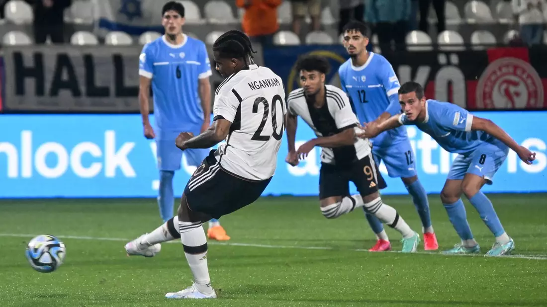 Jessic Ngankam startet bei der U21-Europameisterschaft für Youssoufa Moukoko. - Bild: Sebastian Kahnert/dpa