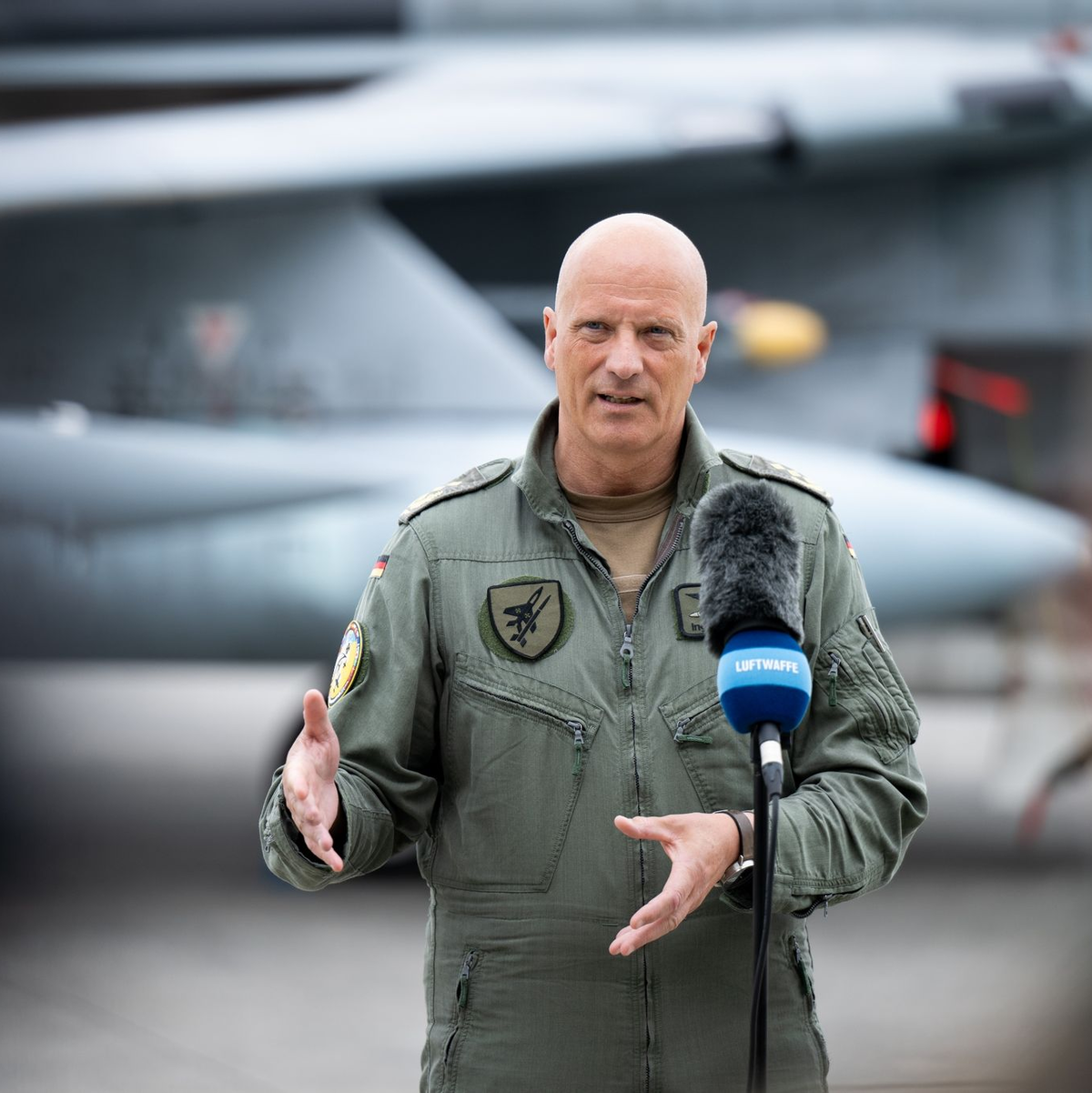 Luftwaffen-Inspekteur Ingo Gerhartz betont die  Bedeutung der militärischen Infrastruktur für die Verteidigung im westlichen Bündnis. - Foto: Daniel Reinhardt/dpa