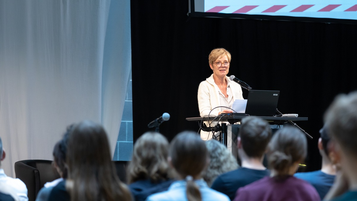 POL-HH: 250620-1. Einladung zur Siegerehrung des Plakatwettbewerbs 2025 - Foto: presseportal.de