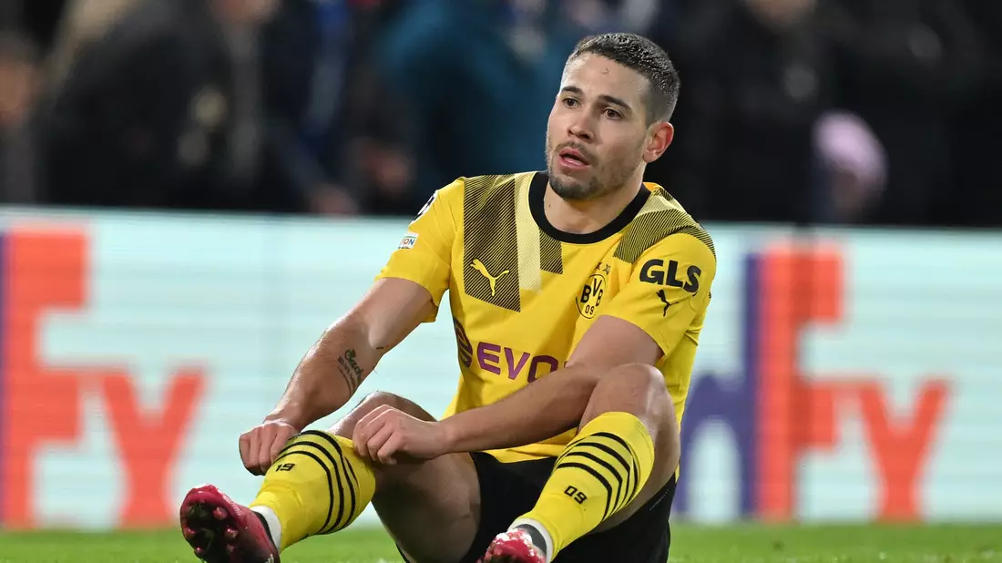 Fix: Raphaël Guerreiro wechselt zum FC Bayern. - Bild: David Inderlied/dpa