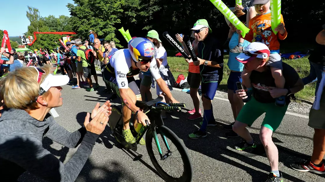 Sebastian Kienle während der Radetappe 2018 am Solarer Berg. - Bild: Daniel Karmann/dpa