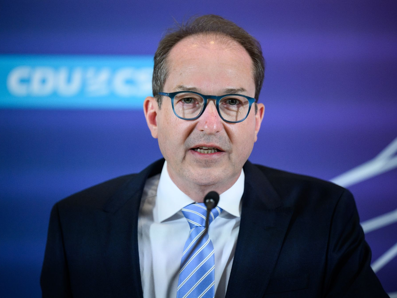 Alexander Dobrindt (CSU), Vorsitzender der CSU-Landesgruppe in der Unionsfraktion. - Foto: Bernd von Jutrczenka/dpa