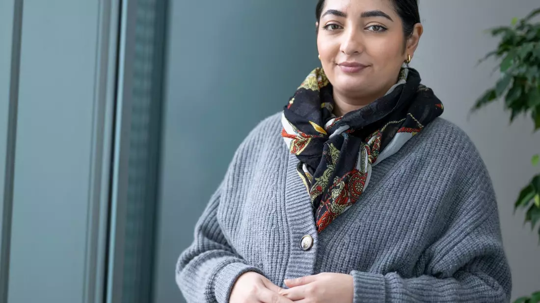 Reem Alabali-Radovan, die Integrationsbeauftragte der Bundesregierung, aufgenommen bei einem Interview im Bundeskanzleramt. - Bild: Monika Skolimowska/dpa