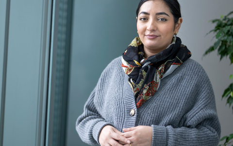 Reem Alabali-Radovan, die Integrationsbeauftragte der Bundesregierung, aufgenommen bei einem Interview im Bundeskanzleramt. - Foto: Monika Skolimowska/dpa