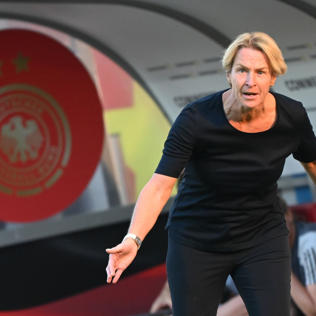 Martina Voss-Tecklenburg, Bundestrainerin der deutschen Frauen-Fußballnationalmannschaft. - Foto: Sebastian Christoph Gollnow/dpa