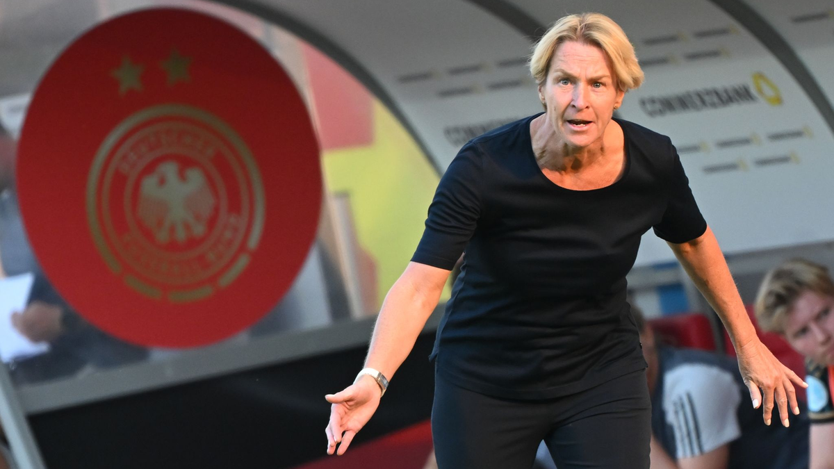 Martina Voss-Tecklenburg steht in den anstehenden WM-Wochen im Fokus. - Foto: Sebastian Christoph Gollnow/dpa