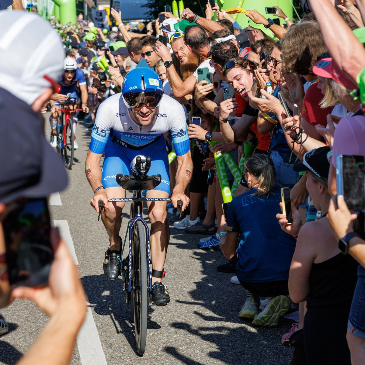 Patrick Lange beendete den Triathlon mit 7:30:04 Stunden. - Foto: Daniel Karmann/dpa