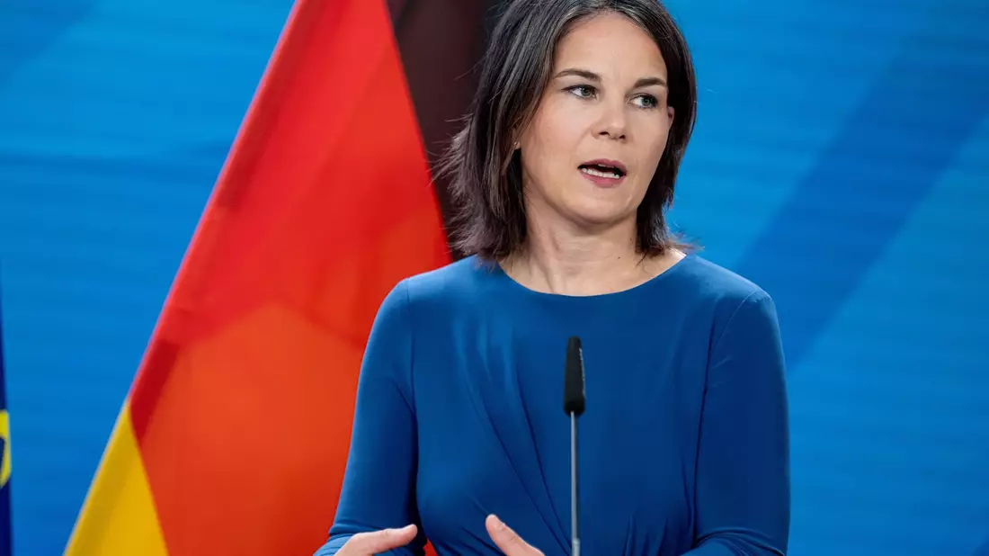 Außenministerin Annalena Baerbock hat ihre Reise nach Südafrika verkürzt. - Bild: Fabian Sommer/dpa
