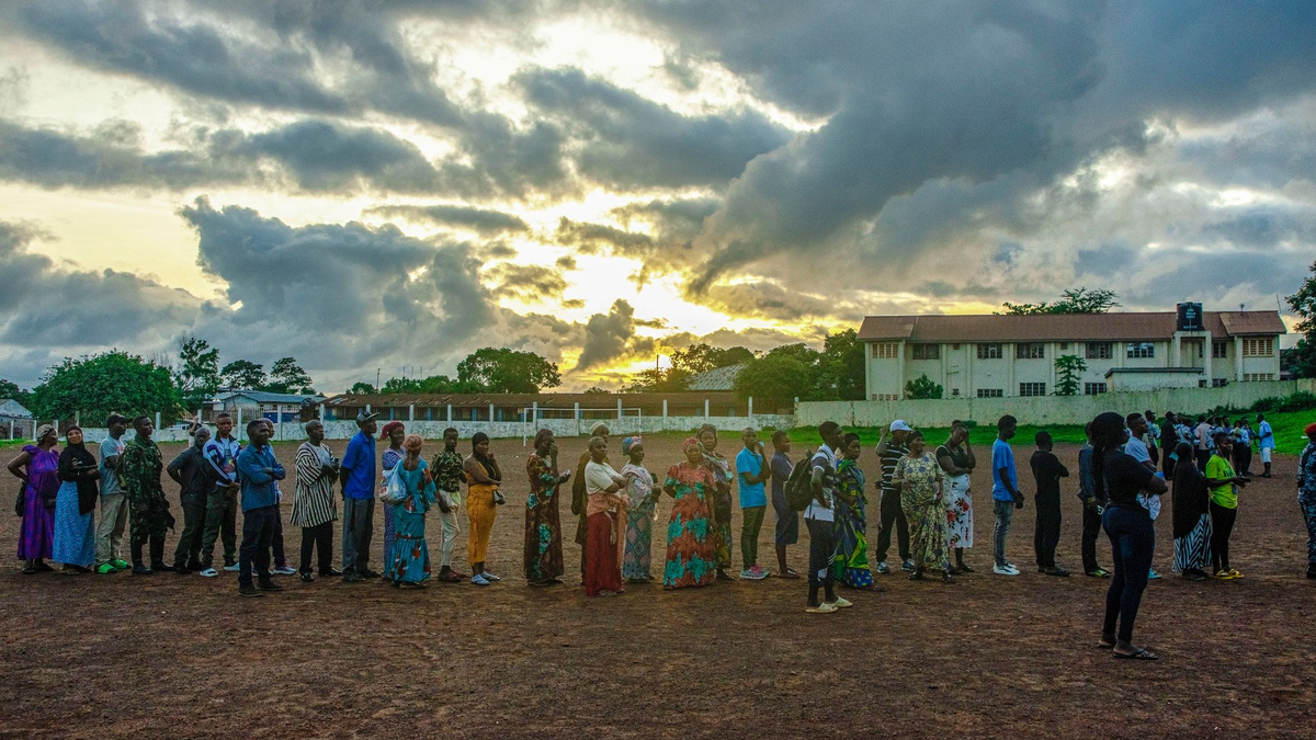 Sierra Leone wählte am Samstag einen Präsidenten, ein Parlament sowie Kommunalverwaltungen. - Foto: TJ Bade/AP/dpa